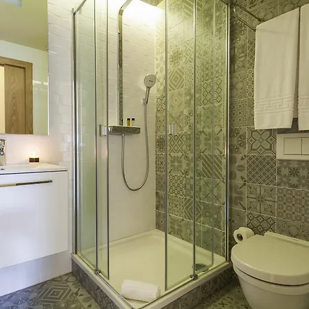 Uma Pau Claris Apartment